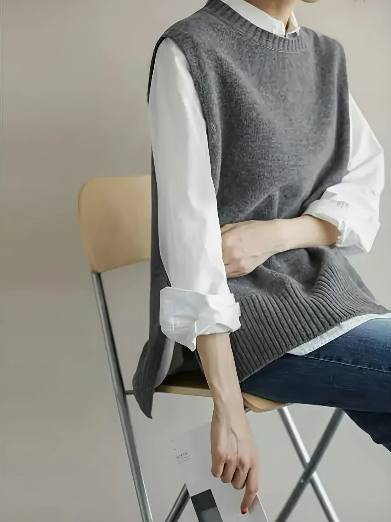 Autumn and Winter New Fashion Woman Sweater Knit Vest - Round Neck Sleeveless Pullover Loose-Fit Top