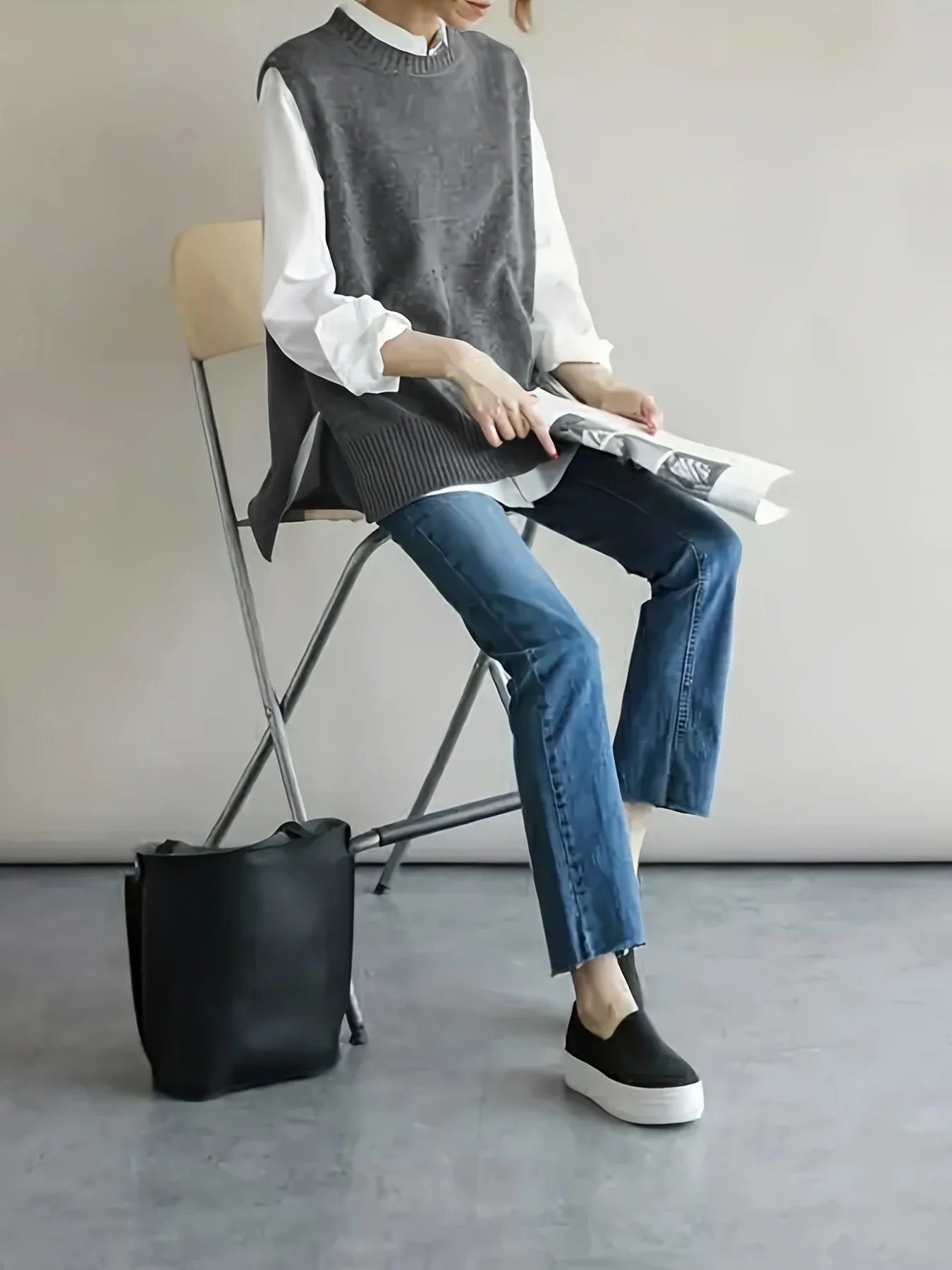 Autumn and Winter New Fashion Woman Sweater Knit Vest - Round Neck Sleeveless Pullover Loose-Fit Top