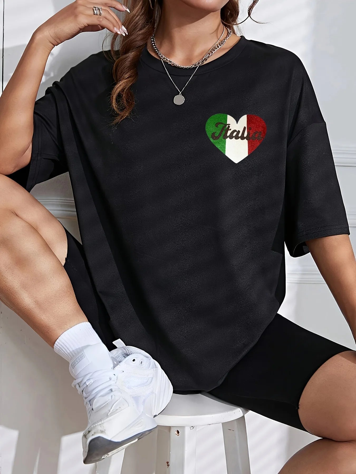 Women'S Casual Round Neck T-Shirt with Heart Print, Polyester Knit Fabric, Regular Fit, Fashion Top for All Seasons